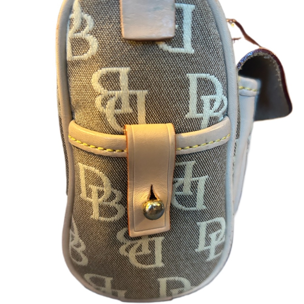 Dooney & Bourke Purse in great condition 7x10.5 - Picture 2 of 5